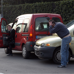 Settanta Falsi Incidenti Stradali, Truffa Assicurazioni In Campania: 31 ...